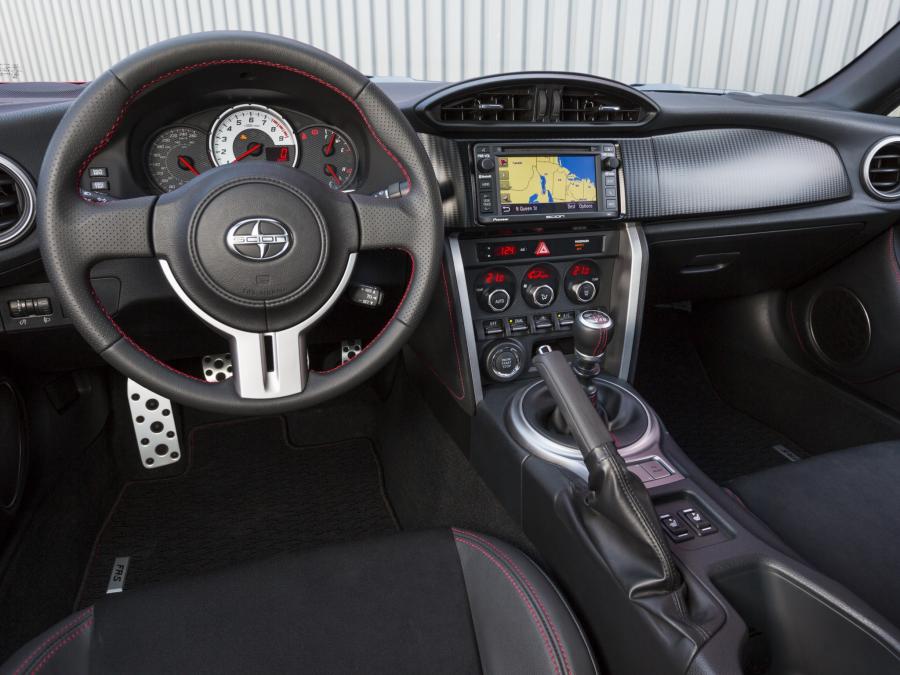 Торпедо Scion FR-S Monogram Series 2014 года  (фото 12 из 25)